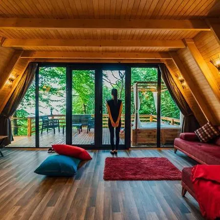 ホテル Bungalov *